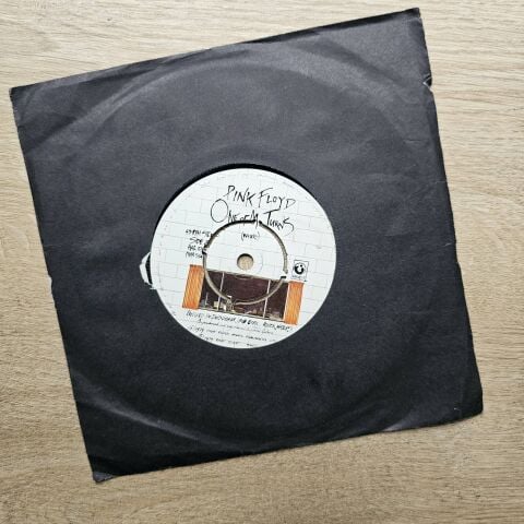 Pink Floyd – Another Brick In The Wall (Part II) 45LİK PLAK