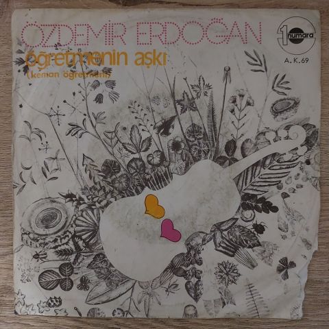 Özdemir Erdoğan – Öğretmenin Aşkı (Keman Öğretmeni) / Herkes Kendine Benzer 45LİK PLAK