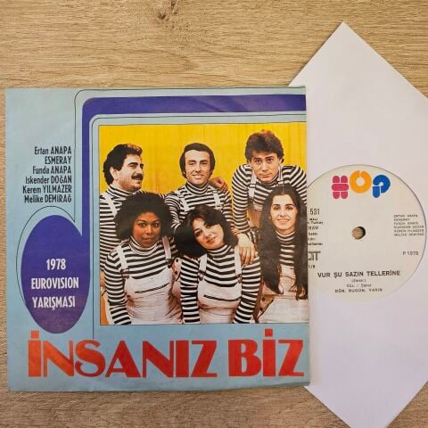 Ertan Anapa, Esmeray, Funda Anapa, İskender Doğan, Kerem Yılmazer, Melike Demirağ – İnsanız Biz (1978 Eurovision Yarışması) 45LİK PLAK...