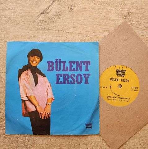 Bülent Ersoy – Sen Evlisin Ben Evli / Çıra Gibi Yanıyorum 45LİK PLAK