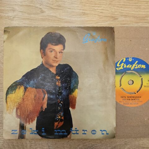 Zeki Müren – Gün Doğmadan Neler Doğar / Derdimi Bilen Çok Derman Veren Yok 45LİK PLAK...