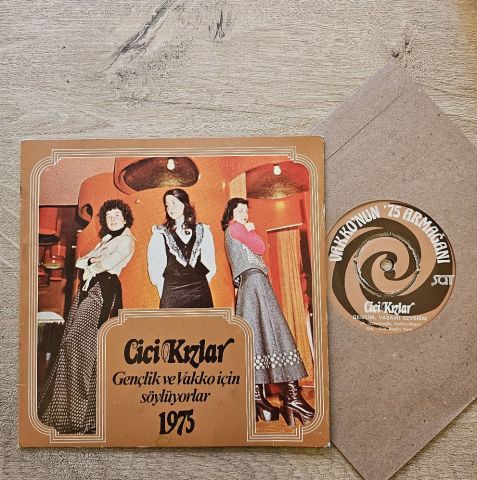 Cici Kızlar – Gençlik ve Vakko İçin Söylüyorlar 1975 45LİK PLAK