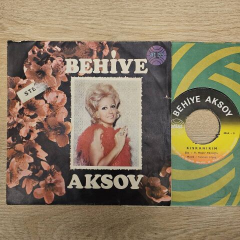 BEHİYE AKSOY - KISKANIRIM SEVMEKTEN KİM USANIR 45LİK PLAK