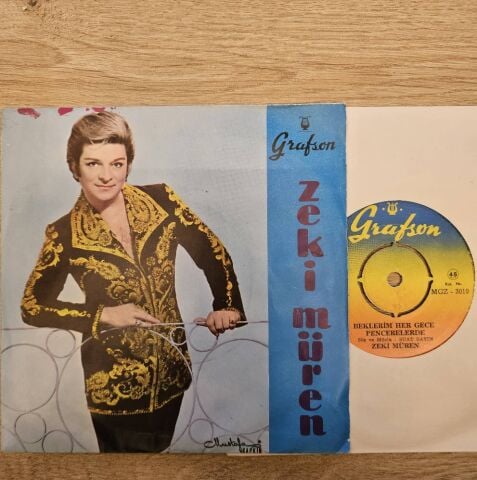 Zeki Müren – Beklerim Her Gece Pencerelerde / Yalnız Benim Ol 45LİK PLAK