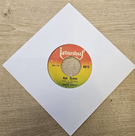 Erkin Koray – Kızlarıda Alın Askere / Aşk Oyunu 45LİK PLAK