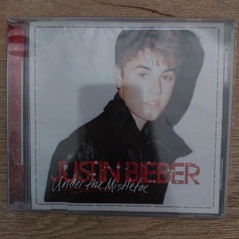 JUSTİN BİEBER - UNDER THE MİSTLETOE CD