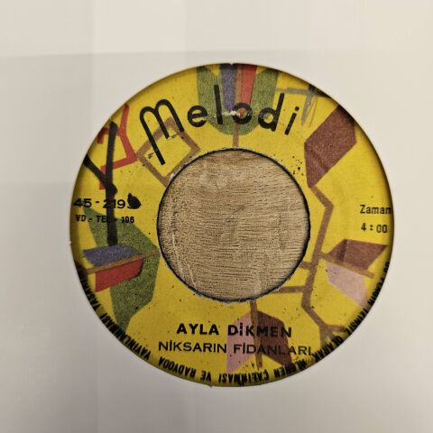 Ayla Dikmen – Niksarın Fidanları / Ay Kız Adın Yamandır 45LİK PLAK