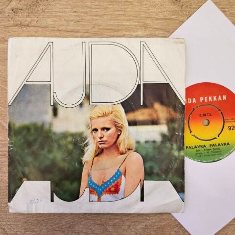 Ajda Pekkan – Seninleyim / Palavra Palavra