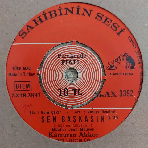 KAMURAN AKKOR - SEN BAŞKASIN 45LİK PLAK