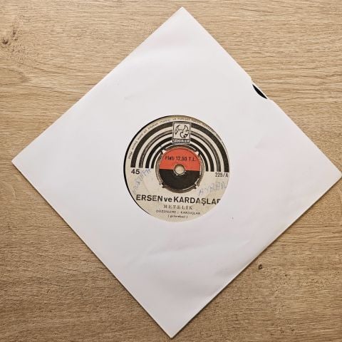 Ersen ve Kardaşlar – Metelik / Yine Seni Tanırım 45LİK PLAK