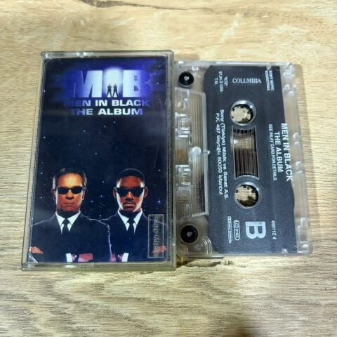 VARIOUS - MEN IN BLACK KASET