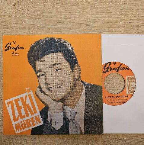 Zeki Müren – Rüzgar Söylüyor / Yana Yana Kül Oldum 45LİK PLAK