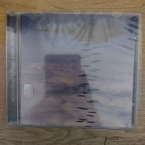 MOR VE ÖTESİ - DÜNYA YALAN SÖYLÜYOR CD