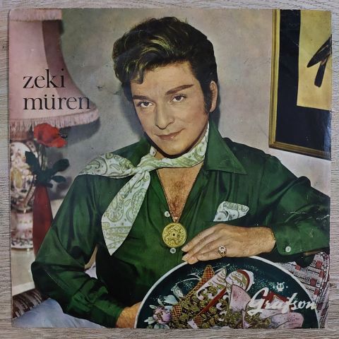 Zeki Müren – O Ağacın Altını  45LİK PLAK