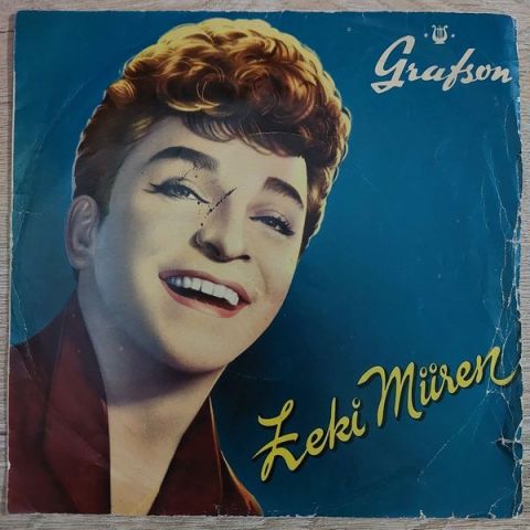 Zeki Müren – Şarap Mahzende Yıllanır / Solsanda Sararsanda 45LİK PLAK