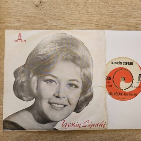 Nesrin Sipahi – Ağla Gitar / Gül Oğlan, Azeri Türkü 45LİK PLAK