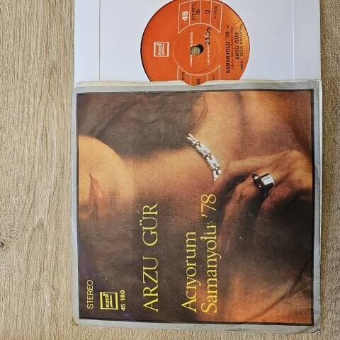 Arzu Gür – Acıyorum / Samanyolu '78 45LİK PLAK
