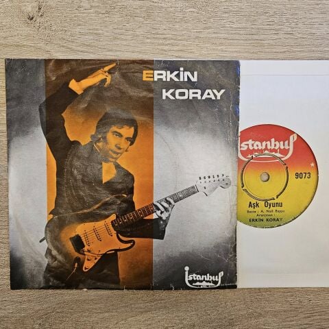 Erkin Koray – Kızlarıda Alın Askere / Aşk Oyunu 45LİK PLAK