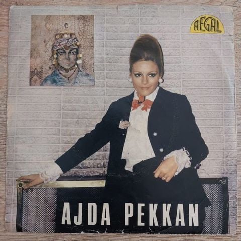 AJDA PEKKAN BOŞVERMİŞİM DÜNYAYA
