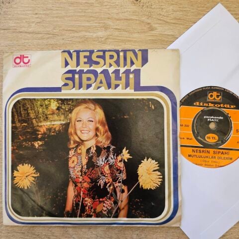 Nesrin Sipahi – Mutluluklar Dilerim / Bana Yarim Dermisin 45LİK PLAK