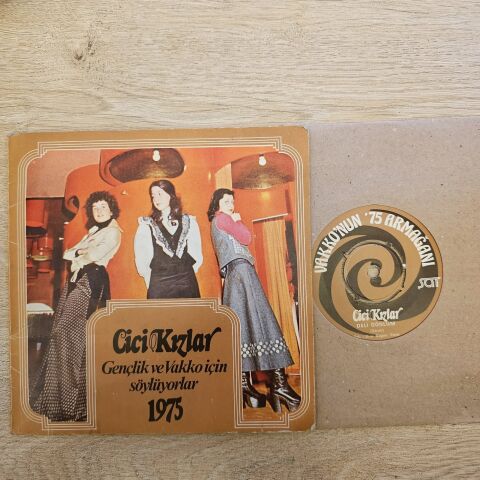 Cici Kızlar – Gençlik ve Vakko İçin Söylüyorlar 1975 45LİK PLAK