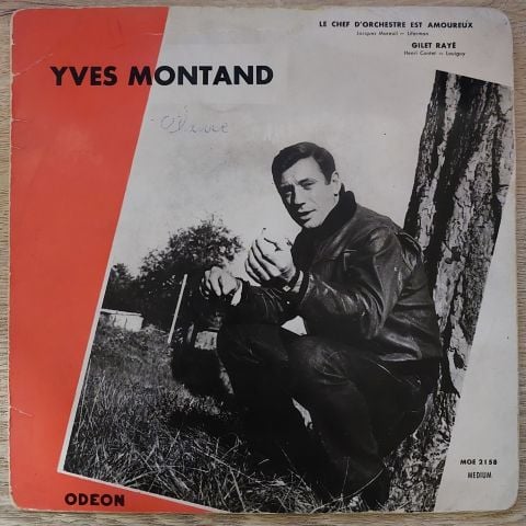 Yves Montand – Le Chef D'Orchestre Est Amoureux 45LİK PLAK