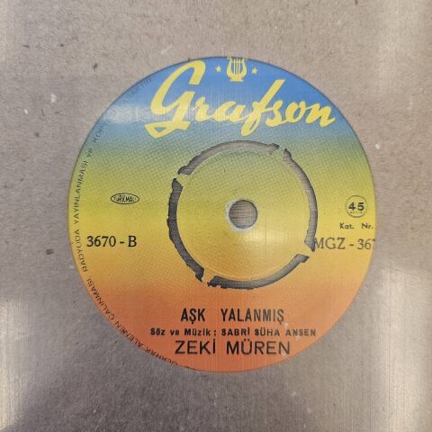 Zeki Müren – Seninle Düştüm Dile / Aşk Yalanmış 45LİK PLAK