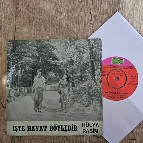 Hülya Rasim – İşte Hayat Böyledir / Uzaktaki Sevgili 45LİK PLAK