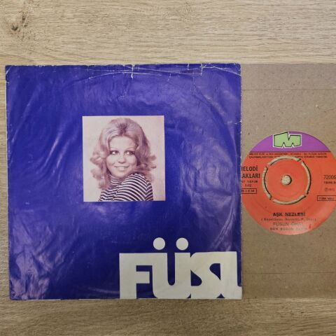 Füsun Önal – Flört / Aşk Nezlesi 45LİK PLAK