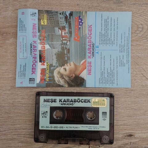 NEŞE KARABÖCEK - ARKADAŞ AMERİKA KASET