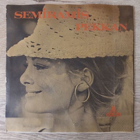 Semiramis Pekkan – Eskisi Gibi Değilim / Dert Ortağım 45LİK PLAK