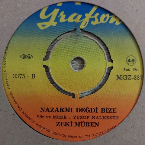 Zeki Müren – Derbederim / Nazar Mı Değdi Bize 45LİK PLAK