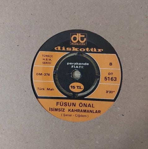 Füsun Önal – Biz Barışçı Milletiz / İsimsiz Kahramanlar 45LİK PLAK