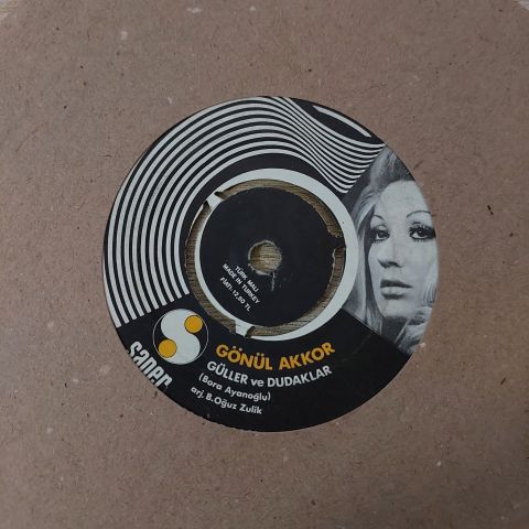 Gönül Akkor – Güller Ve Dudaklar / Bilemedim 45LİK PLAK