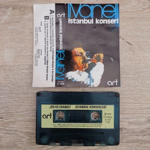 ZÜLFÜ LİVANELİ - İSTANBUL KONSERİ KASET