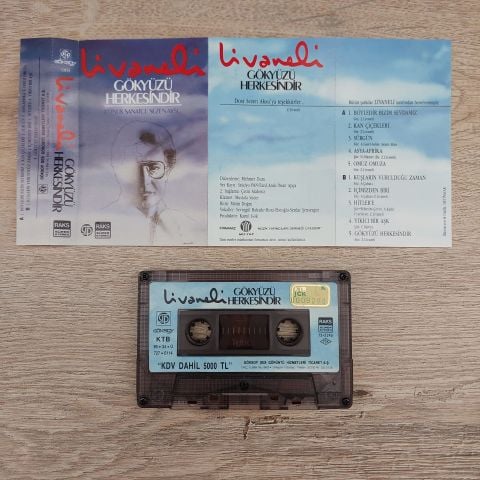 ZÜLFÜ LİVANELİ - GÖKYÜZÜ HERKESİNDİR KASET