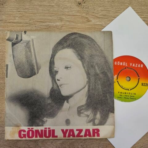 Gönül Yazar – Aynı Yerde Aynı Gün / Yalnızlık 45LİK PLAK