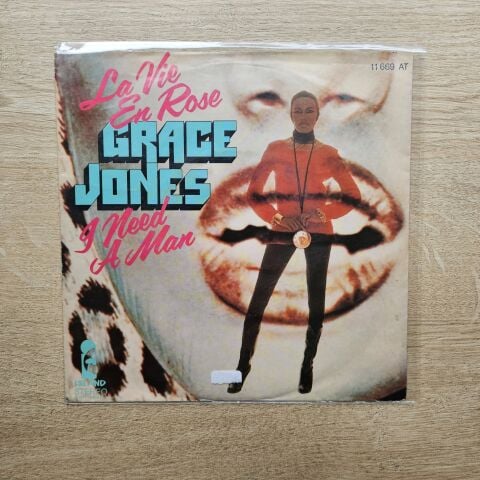 Grace Jones – La Vie En Rose / I Need A Man 45LİK PLAK