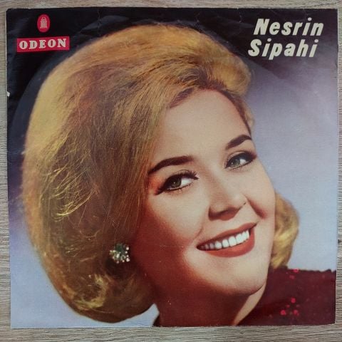Nesrin Sipahi – Seni Ben Ellerin Olsun Diye mi Sevdim / Dil Şad Olacak 45LİK PLAK