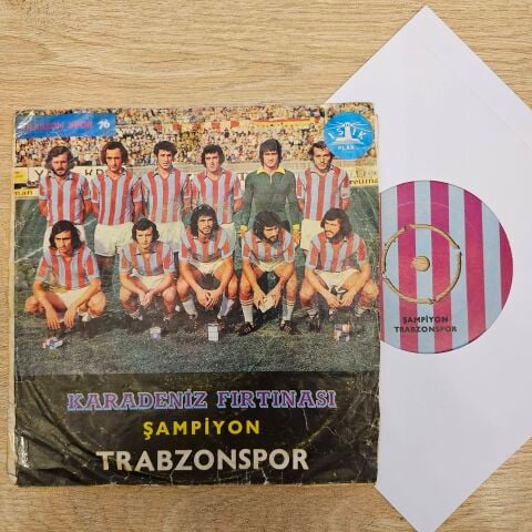 Trabzonspor – Şampiyon Trabzonspor / Altın goller (analatan Pertev Tunaseli) 45LİK PLAK