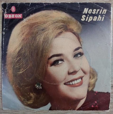 Nesrin Sipahi – Yemin Ettim Bir Kere Dönmem / Hayat Budur Giden Gelmez 45LİK PLAK