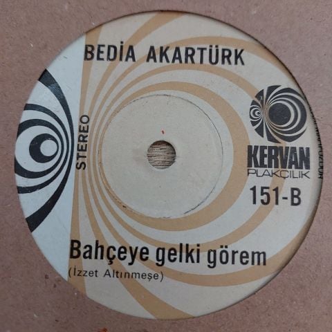 BEDİA AKARTÜRK - AYAĞINDA KUNDURA 45LİK PLAK