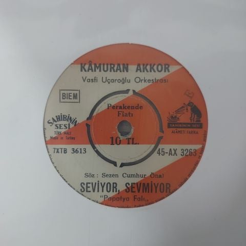 KAMURAN AKKOR - SEVİYOR SEVMİYOR 45LİK PLAK