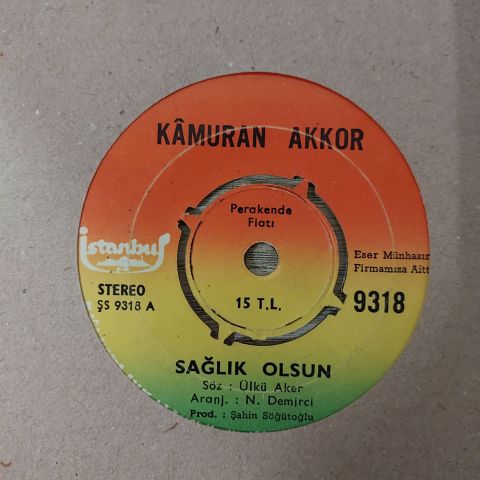 Kamuran Akkor – Sağlık Olsun / Bize Nazar Değdi 45LİK PLAK