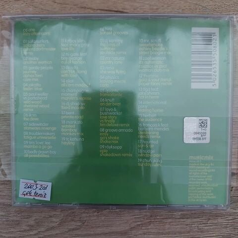 THE CHİLLOUT SESSİON SUMMER COLLECTİON 2003 CD