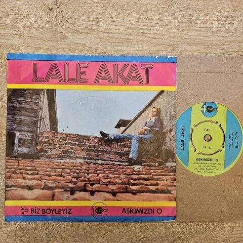 Lale Akat – Biz Böyleyiz / Aşkımızdı O 45LİK PLAK