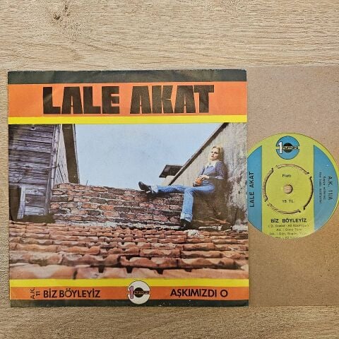 Lale Akat – Biz Böyleyiz / Aşkımızdı O 45LİK PLAK