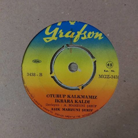 Aşık Mahzuni Şerif – Bir Kuş Bir Dünyaya / Oturup Kalkmamız İkrara Kaldı 45LİK PLAK