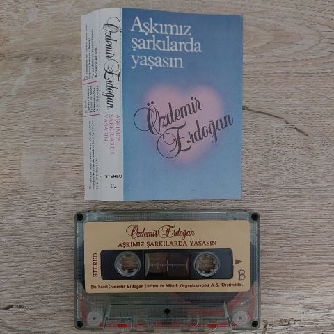 ÖZDEMİR ERDOĞAN - AŞKIMIZ ŞARKILARDA YAŞASIN KASET