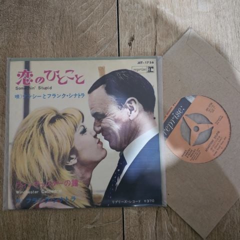 Frank Sinatra & Nancy Sinatra – Somethin' Stupid / Winchester Cathedral 45LİK PLAK